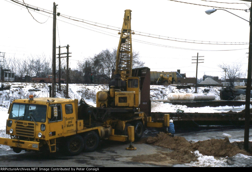  B&M Wrecking Truck marked with "Holmes " & "Tonka" 